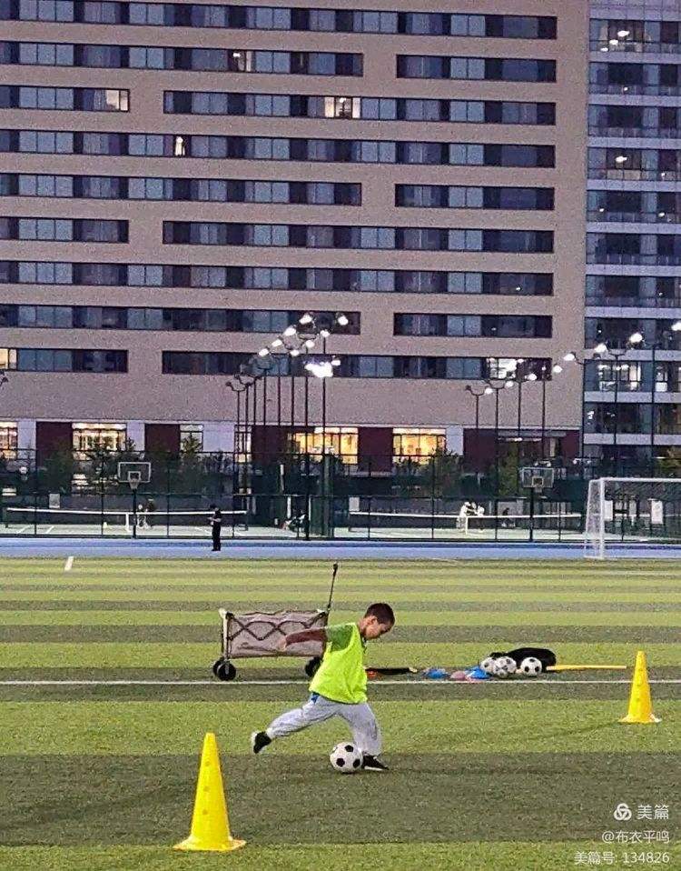 od体育平台-全球球场风云，球员们的精彩表现受到赞誉的简单介绍