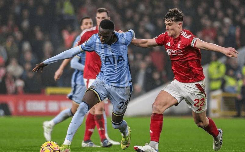 全球球场风云,球员们的精彩表现受到赞誉的简单介绍 全球球场风云,球员们的精彩表现受到赞誉的简单介绍