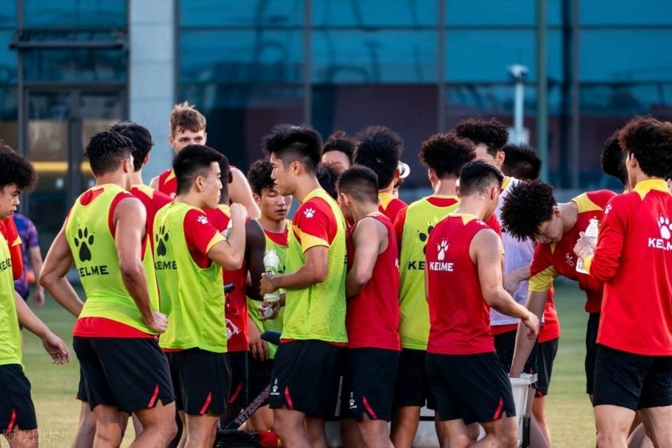 包含在广州队赛场上演中超,封盖,引发全场沸腾的词条 包含在广州队赛场上演中超,封盖,引发全场沸腾的词条