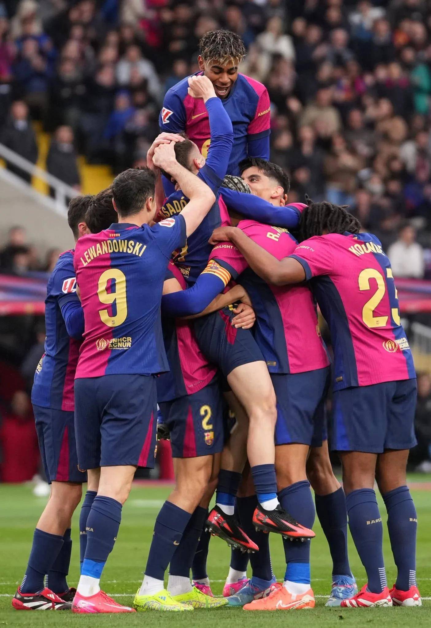 曼联战胜对手,锁定晋级正赛名额 曼联战胜对手,锁定晋级正赛名额