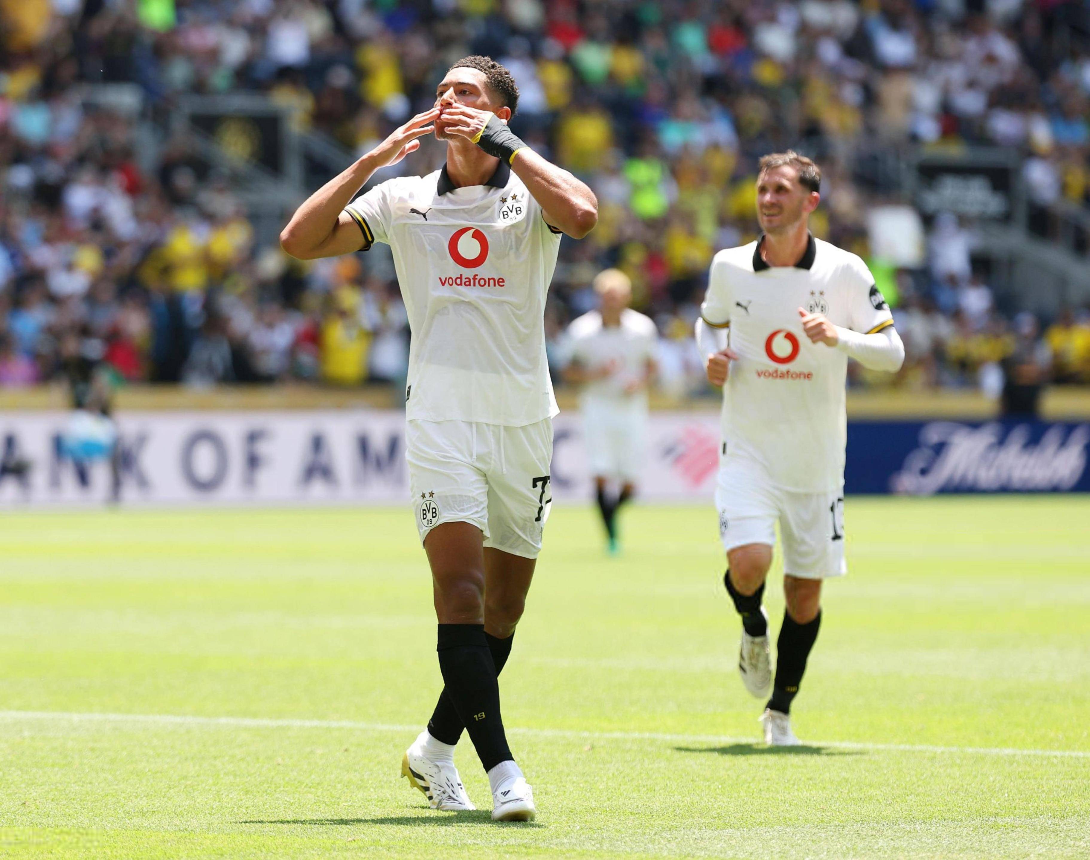 阿贾克斯横扫皇马,强势挺进四强 阿贾克斯横扫皇马,强势挺进四强