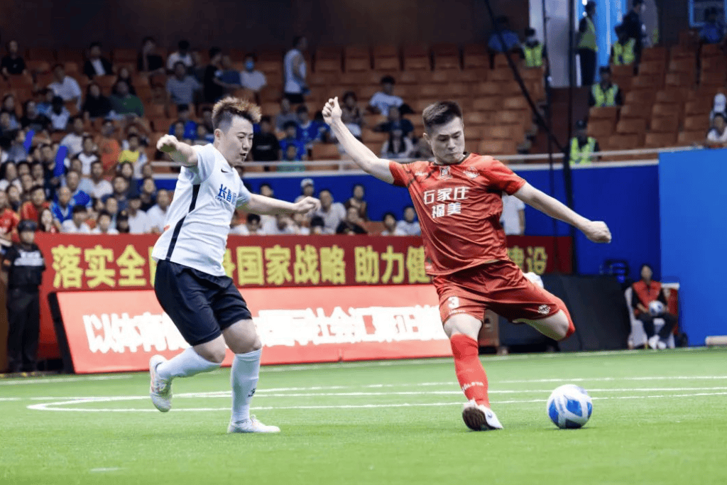 od体育官方-全场观众鼓励呐喊，球队士气高昂