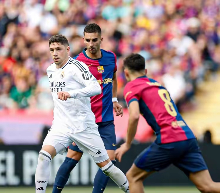 巴萨前锋连场进球,助球队斩获胜利 巴萨前锋连场进球,助球队斩获胜利