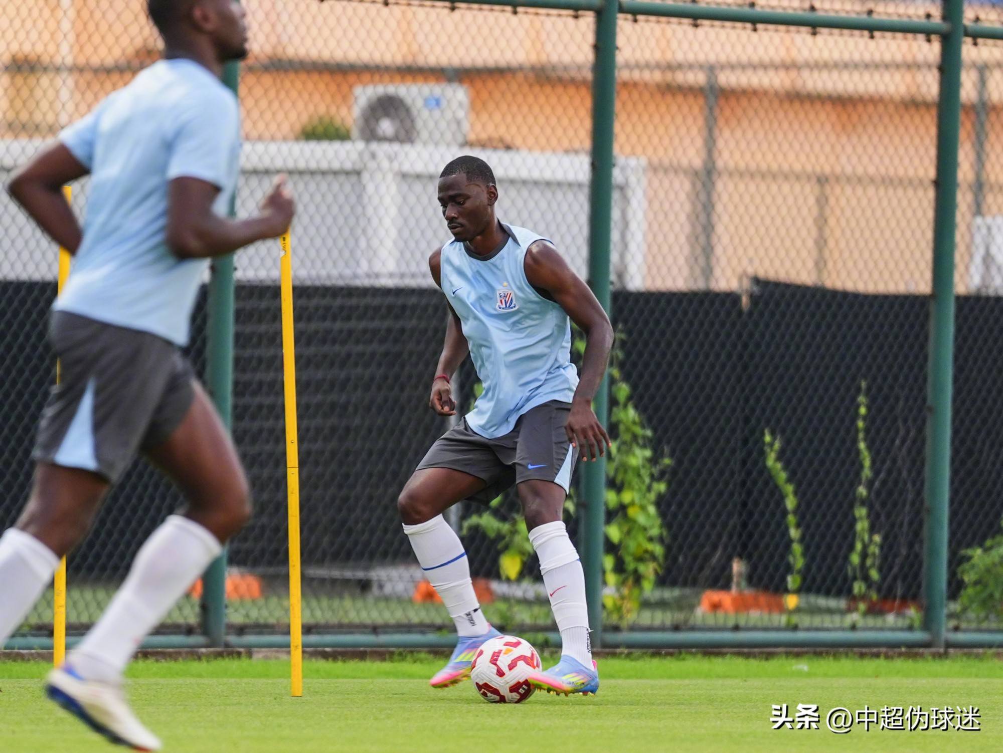 od体育入口-欧国联比赛迎来关键战，球员们拼尽全力拼争胜利的简单介绍