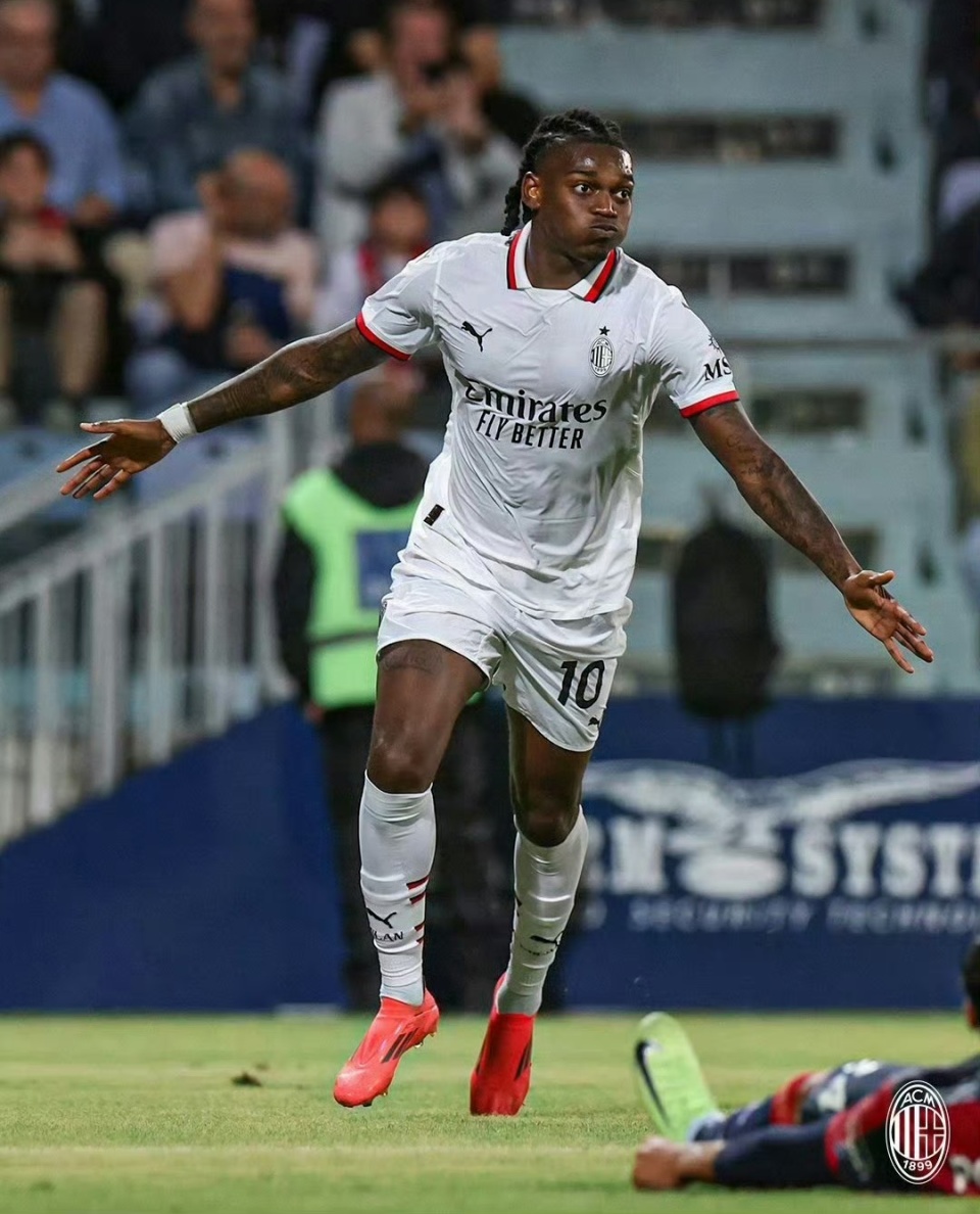 AC米兰后防线连续失误,面临调整的简单介绍 AC米兰后防线连续失误,面临调整的简单介绍