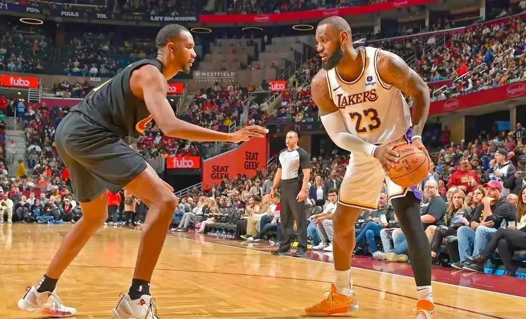 od体育下载-湖人队大胜骑士队，士气高昂