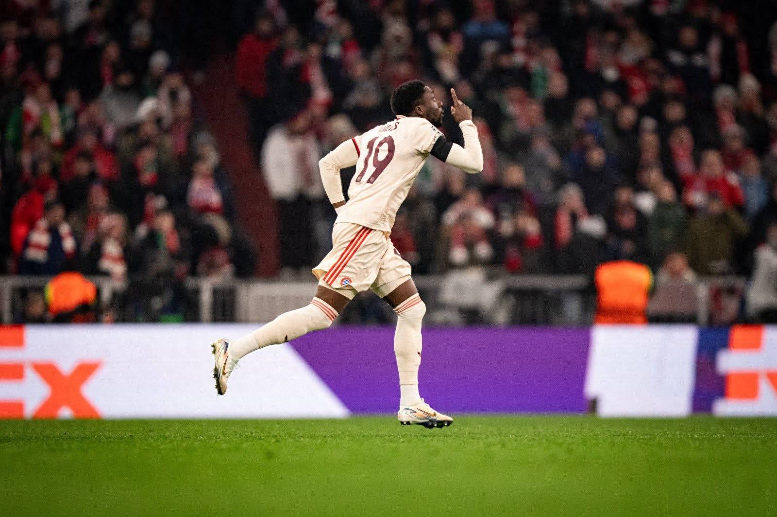 拜仁慕尼黑逆袭成功,力挺晋级 拜仁慕尼黑逆袭成功,力挺晋级