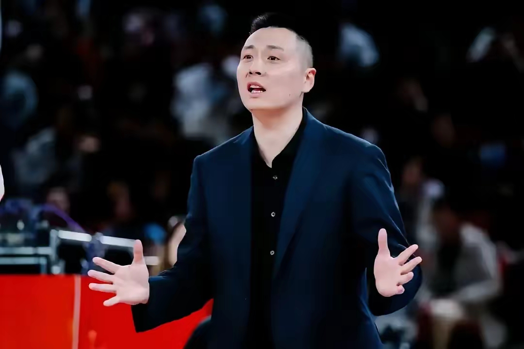 上海久事队亮相CBA常规赛，实力派球员展现冠军相貌的简单介绍