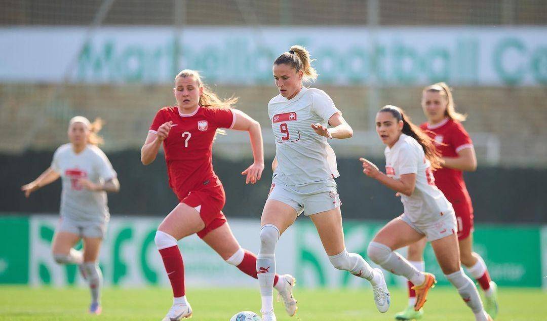 瑞士女足在友谊赛中透露积极训练成果，备战世界杯