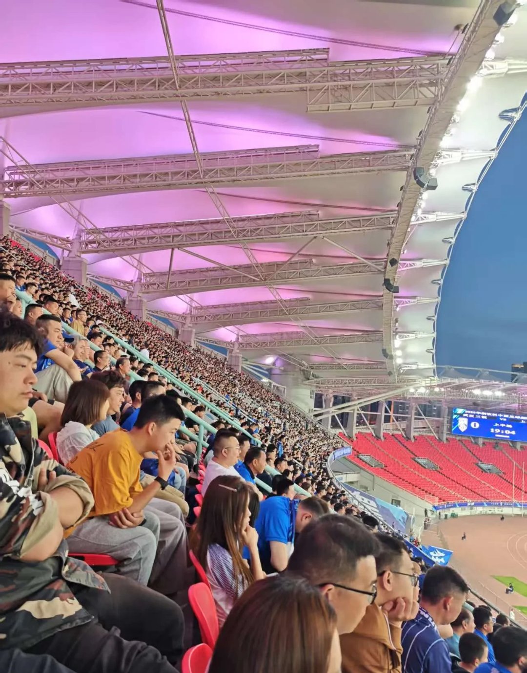 包含冠军联赛热闹进行,球迷热情高涨的词条 包含冠军联赛热闹进行,球迷热情高涨的词条