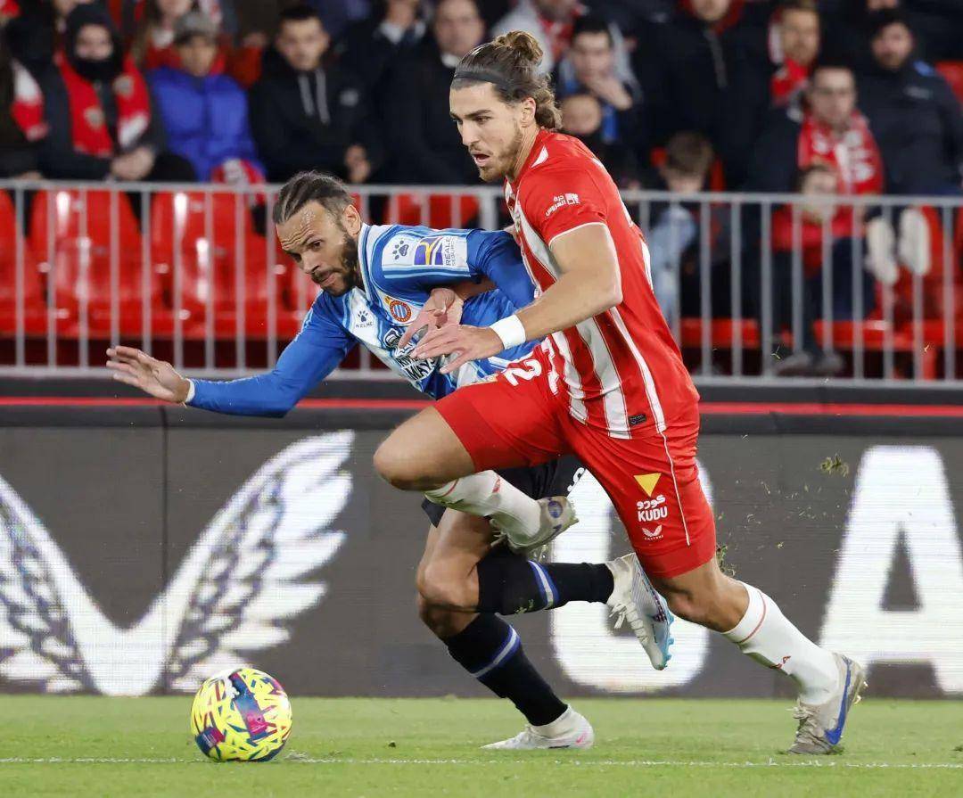 阿尔梅里亚客场击败对手，抢分成功的简单介绍