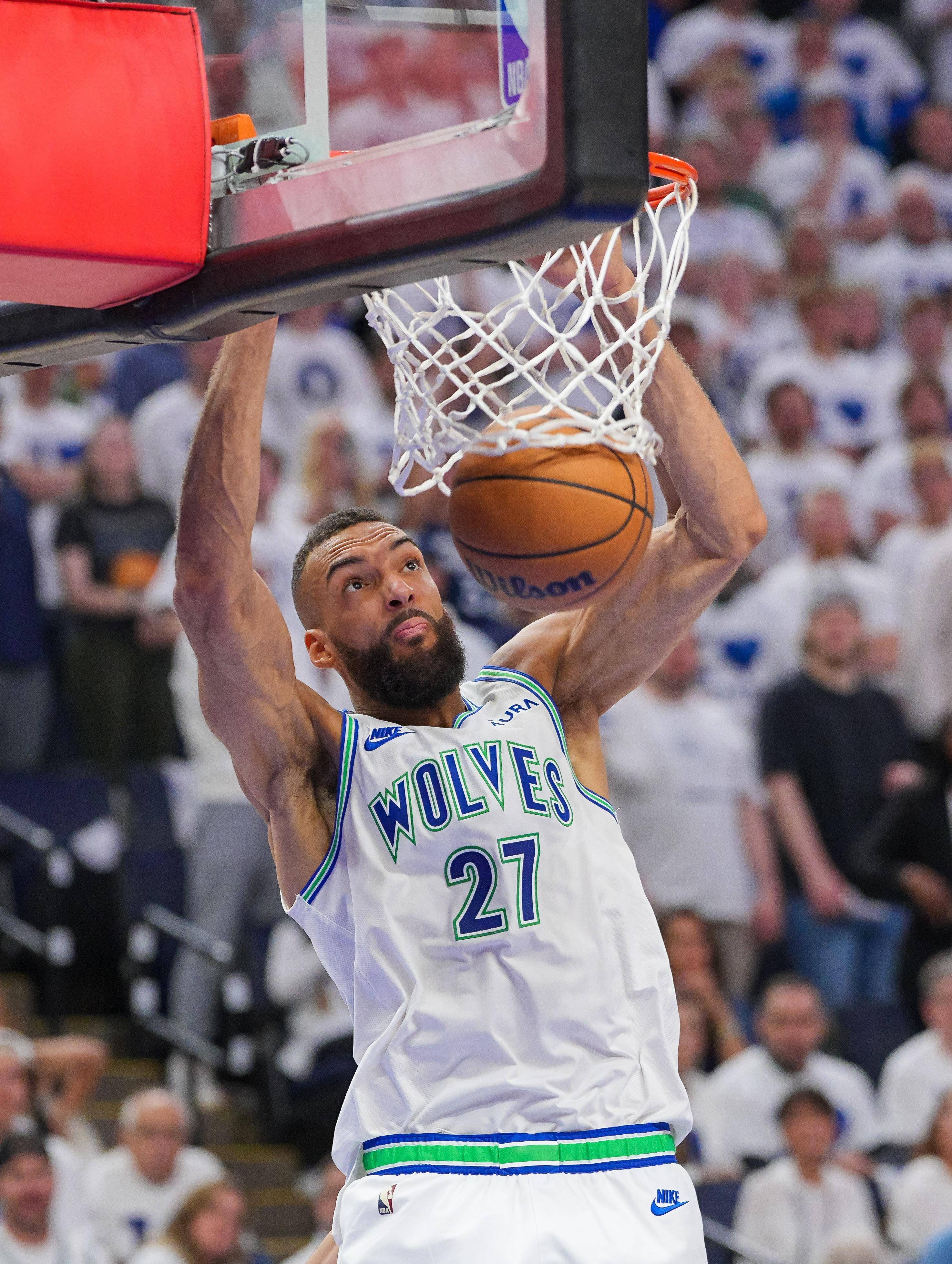 雄鹿击败太阳,东部球队表现抢眼的简单介绍 雄鹿击败太阳,东部球队表现抢眼的简单介绍