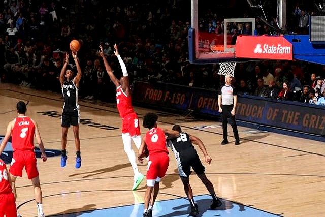 福克斯狂砍37分！国王险胜灰熊